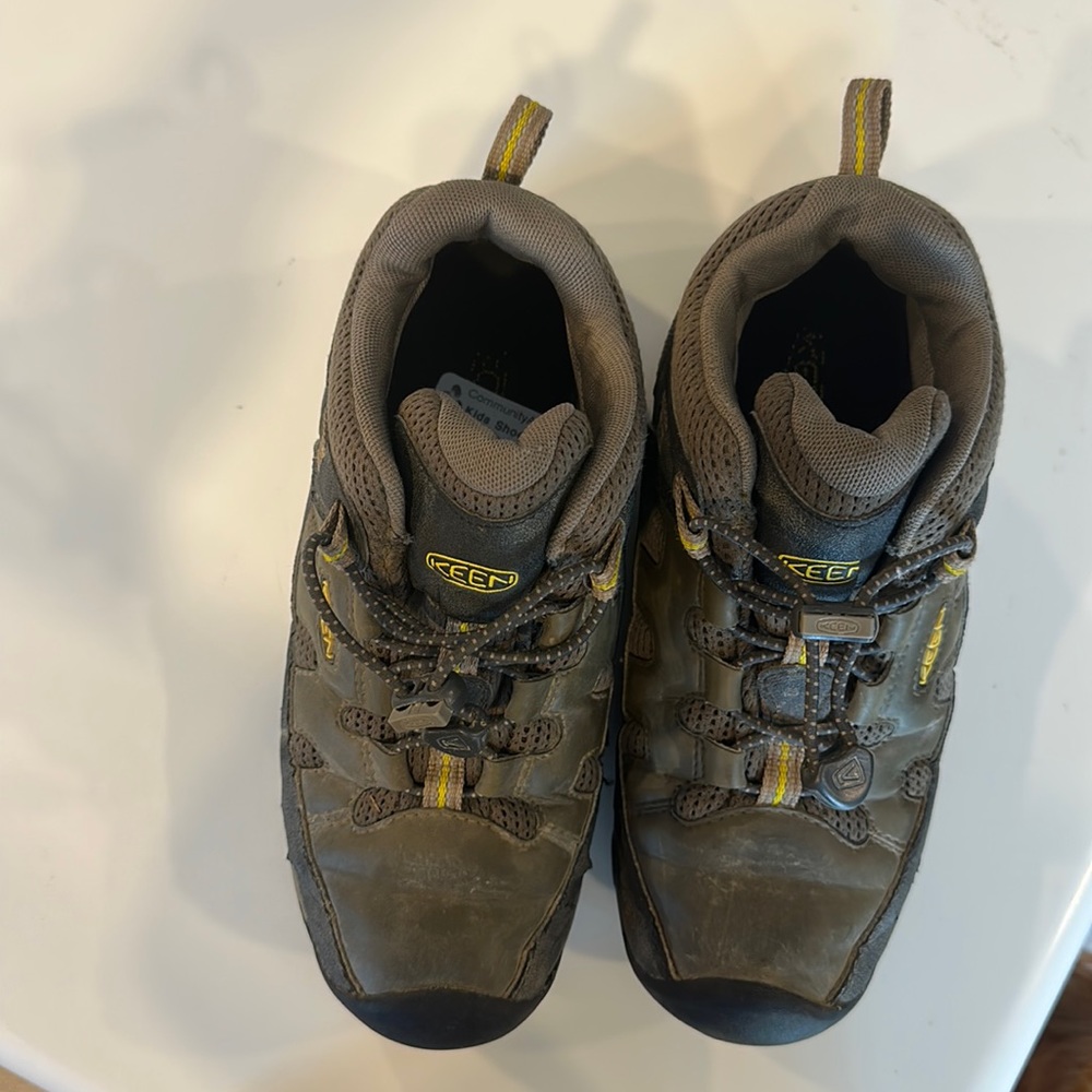 Keen boys shoes